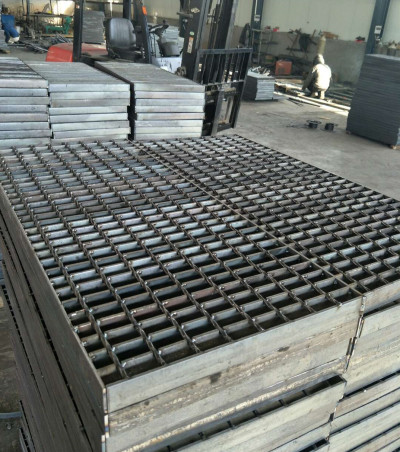 河北安平熱鍍鋅鋼格板廠家 河北安平熱鍍鋅鋼格板廠家